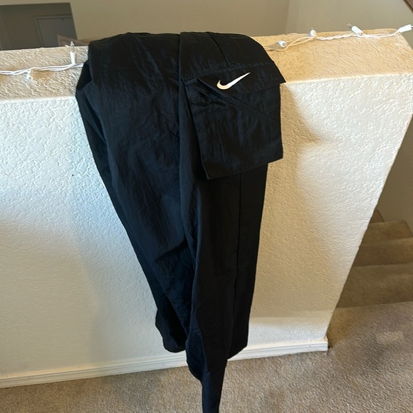 Nike size Medium cargo pants brand new w tags - Picture 4 of 7